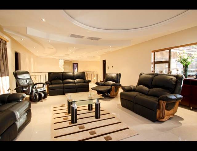 6 BEDROOM HOUSE FOR SALE IN BALLITO CENTRAL